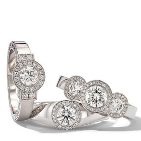 Rings in 18k white gold set with colourless diamonds. Available in different sizes.