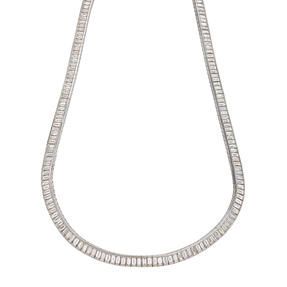 Necklace in 18k white gold set with colourless diamonds.